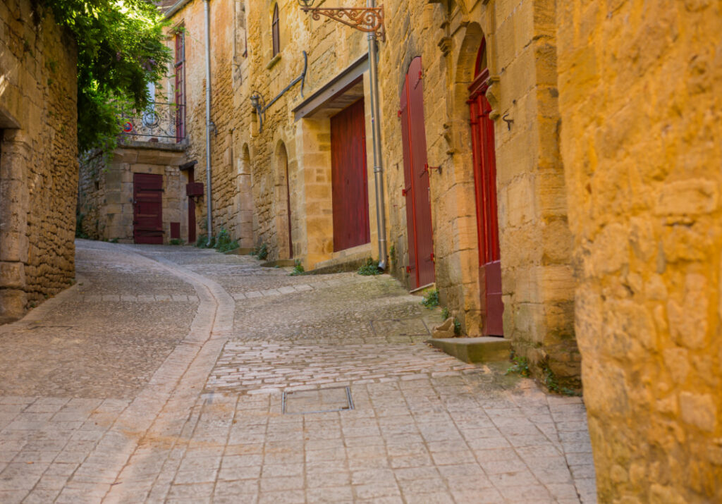 Roadtrip Frankrijk Sarlat steegje