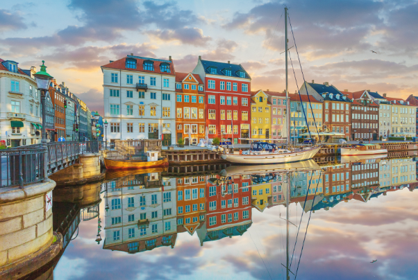 Haven van Kopenhagen met veel kleur en contrast