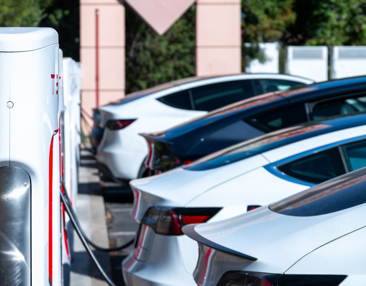 Oplaadpunt Tesla's voor tijdens roadtrip