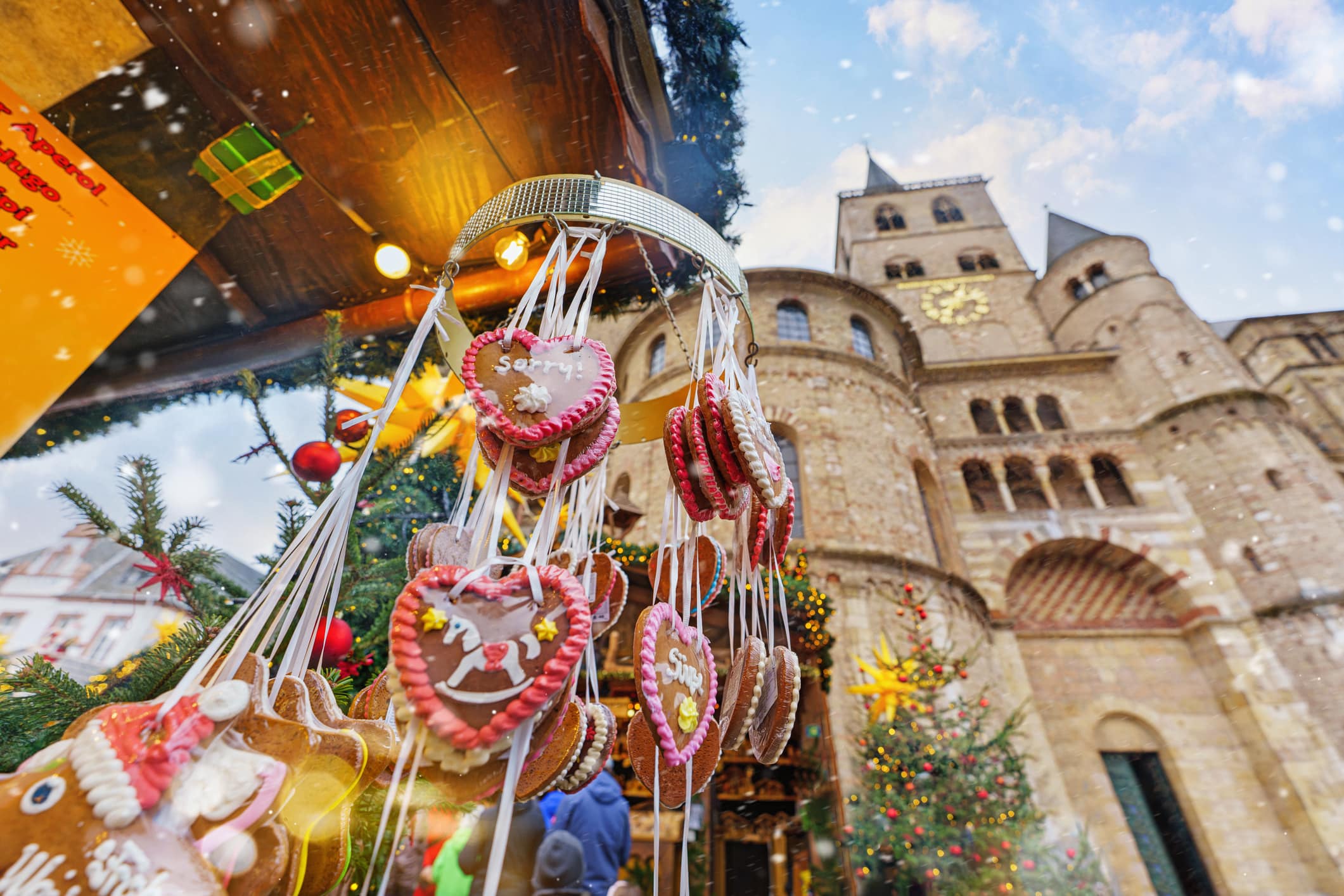 Gingerbread heart in Christmas market in Trier during the snowfall
