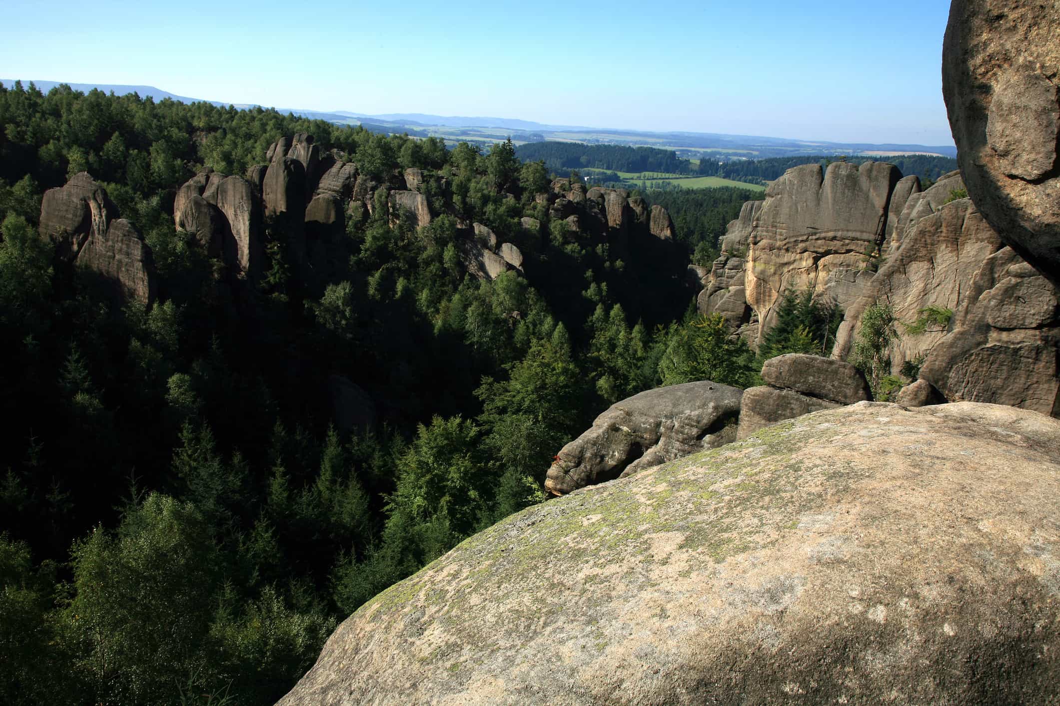 Beroemde rotsformaties in Tsjechië genaamd Divadlo